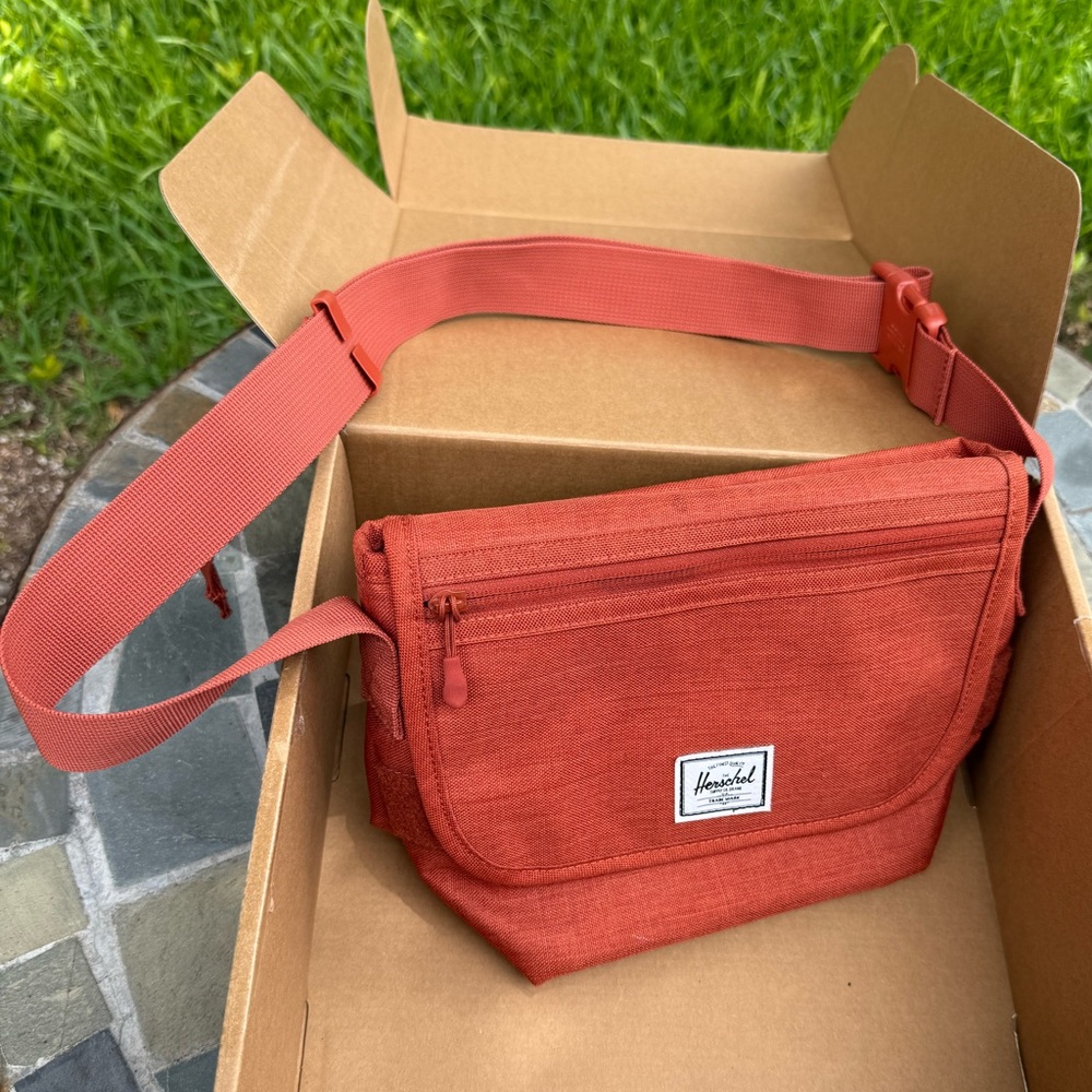 Herschel Supply Company Grade Mini 4.5L Bag - Red Picante Crosshatch